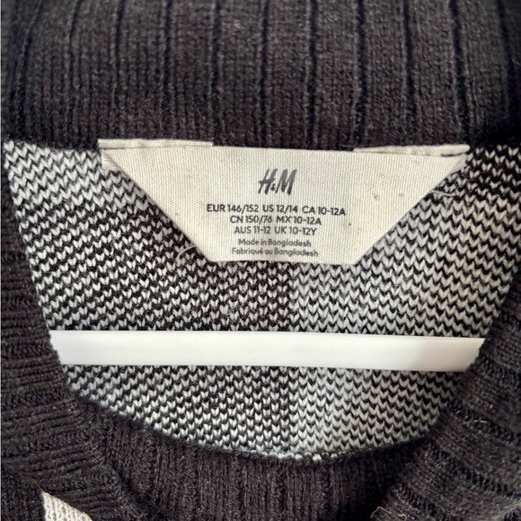 H&M Kids Crop Black and White Knit Sweater - Picture 2 of 6